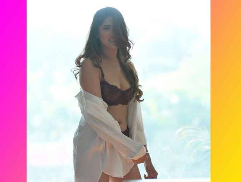 Renu Kaushal makes netizens go drool with her sizzling bikini look